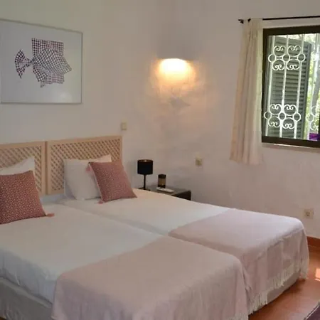 Pinhal- Beautiful Located In Quiet Area Nyaraló Quarteira