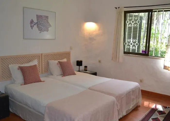 Pinhal- Beautiful Located In Quiet Area Ferienhaus Quarteira