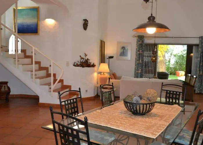 Pinhal- Beautiful Located In Quiet Area Quarteira